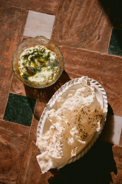 青瓜皮為料理增添清新層次，Krzysztof Czerwinski 主廚的「豆腐乳酪醬配米餅」充分展現其妙用。